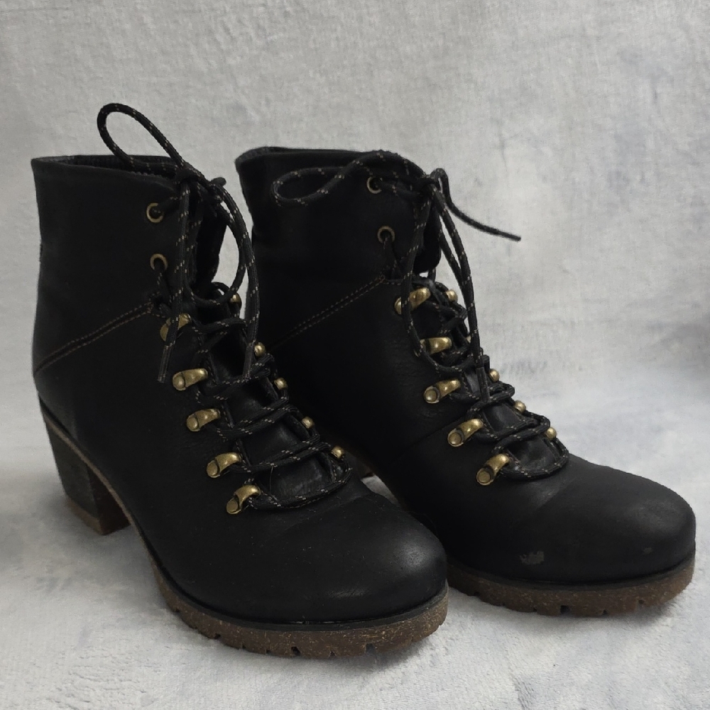Korks Black Lace Up Ankle Boots Womens Size 8.5 Block Heel Combat Style
